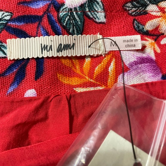 NEW Mi ami size Medium red floral linen blend mini skirt - Picture 3 of 3